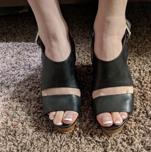 ‼️ sold ‼️Michael Kors Heels. - Picture 2 of 3